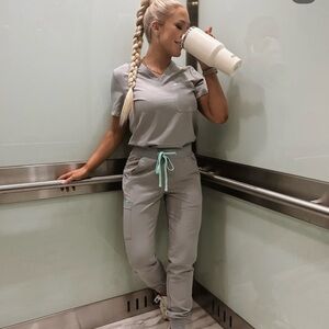 Garde-Malade Quiet Grey Scrub Set